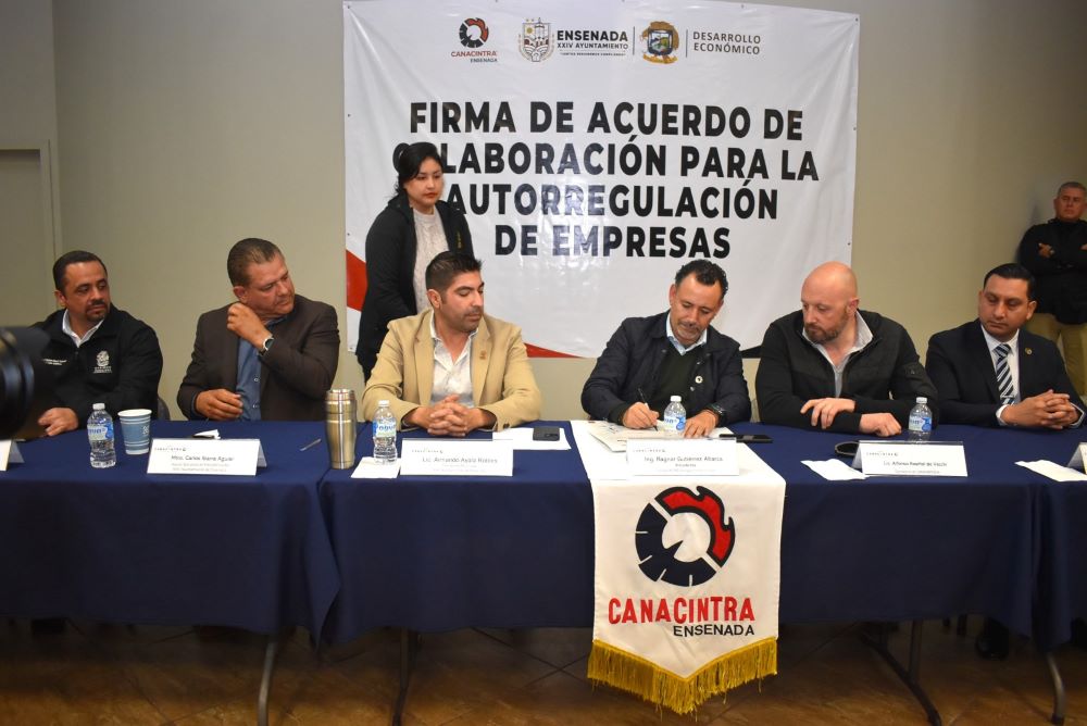 Empresarios firman convenio con alcalde Armando Ayala Robles