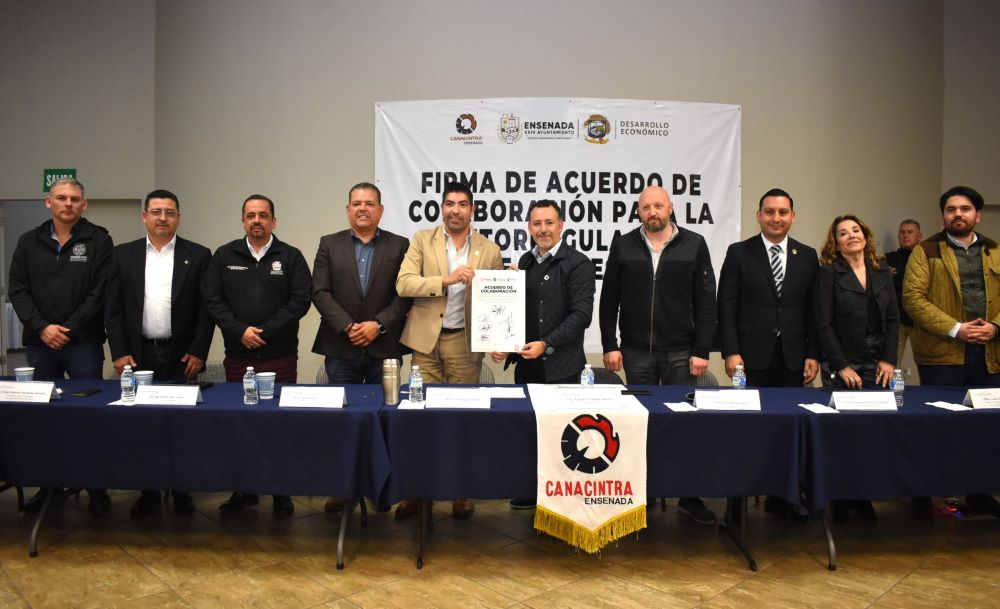 Canacintra firma convenio con alcalde de Ensenada